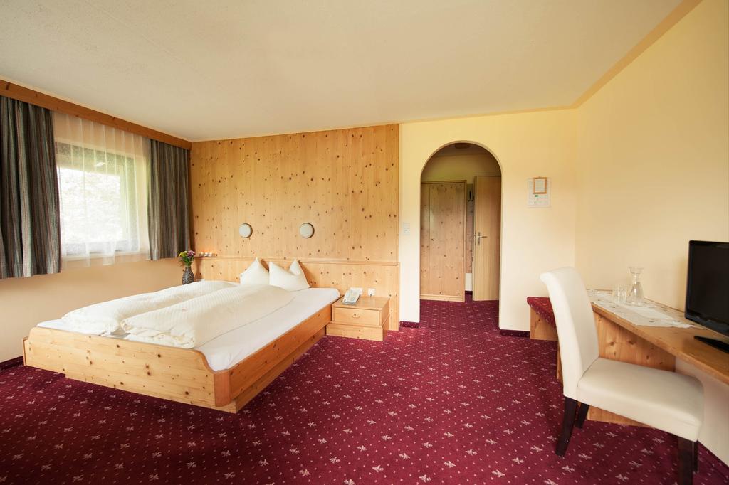 Hotel Steuxner Нойштифт-им-Штубайталь Номер фото